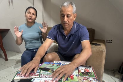 Omar y Sharon guardan decenas de fotos de Yanko, la mayoría relacionadas con el fútbol.