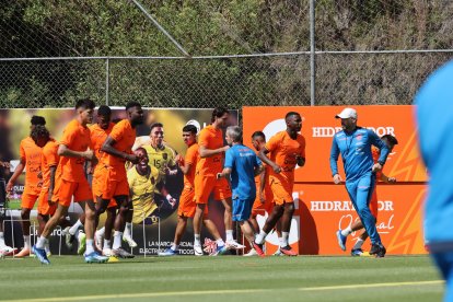 ENTRENAMIENTO DE LA SELECCION DEL ECUADOR PREVIO A SUS PARTIDOS ANTE VENEZUELA Y CHILE POR LAS ELIMINATORIAS PARA EL MUNDIAL 2026 15 de NOVIEMBRE 2023 ANGELO CHAMBA Agencia (ag-expreso ag-extra ag-quito)