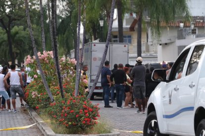 Varias personas se acercaron al lugar para saber lo acontecido.