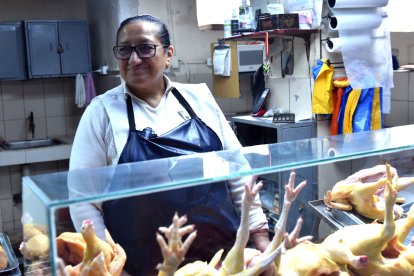 En un frigorífico exhibe su producto “fresco” que deleita a sus fieles usuarios.