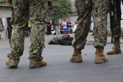 El cadáver fue hallado en un saco negro, cerca de un complejo deportivo
