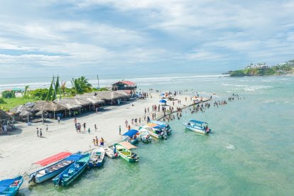 Las playas de Isla Portete son perfectas para quienes desean relajarse bajo el sol.