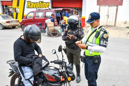 En la ciudad peninsular realizan operativos conjuntos entre personal de Tránsito y del Ejército.