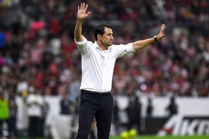 Beñat San José aseguró que no dejará a Atlas por la selección de Ecuador.