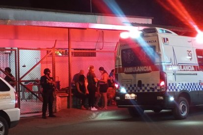 Las víctimas del ataque armado fueron llevadas a casas de salud.