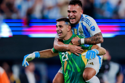 Lautaro y Emiliano Martínez, figuras de la final de Copa América.