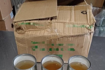 El paquete tenía enlatados contaminados con droga.