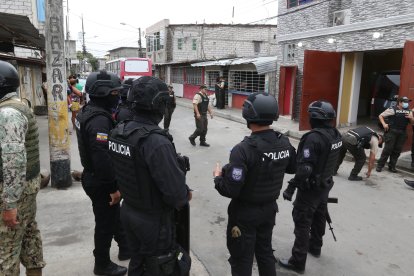 En el operativo participaron policías y personal de las Fuerzas Armadas.