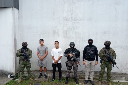 Los muchachos fueron rescatados en un allanamiento. Formarían parte de un equipo de Guayaquil, aunque no se confirmó cuál.