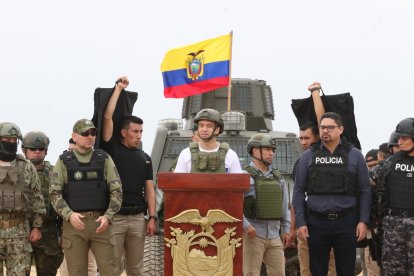 El Presidente Daniel Noboa llegó a Durán y anunció que retomará el control del cantón.