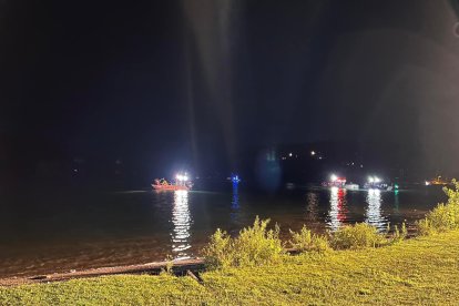 Dos individuos de raíces ecuatorianas se encuentran perdidos en un lago de Estados Unidos.