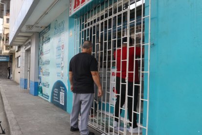 Clientes y trabajadores están asustados por los atentados y extorsiones. La Policía aseguró que se trabaja para identificar y atrapar a los implicados.