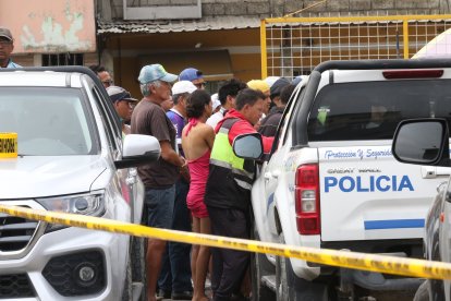 El hombre vivía en aquella ciudadela, según moradores. En el sitio recabaron tres indicios balísticos.
