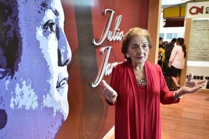 Fresia Saavedra se mantuvo en actividad, hasta que sus fuerzas le dieron, dando clases en la Escuela del Pasillo 'Nicasio Safadi'.