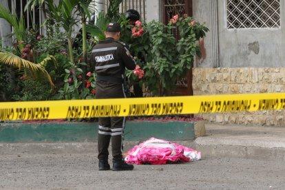 En la cuarta etapa de El Recreo asesinaron a un hombre. Este vivía en la misma zona y fue interceptado por sujetos armados que iban en moto. Al sitio acudieron gendarmes.