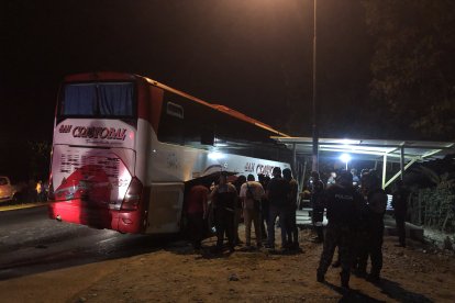 Dos de los fallecidos corrieron hacia la última fila de asientos cuando vieron a los asesinos.