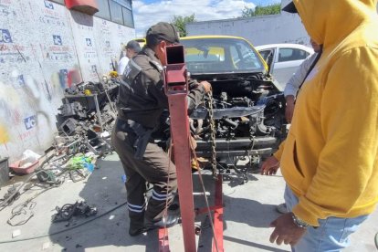 En Chilibulo, la Agencia Metropolitana de Control clausuró un local con carros robados