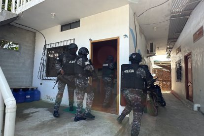 Se llevaron a cabo tres allanamientos en distintos inmuebles del cantón manabita.