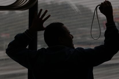 Las líneas de crisis atienden algunos tipos de emergencias, entre ellas el suicidio.