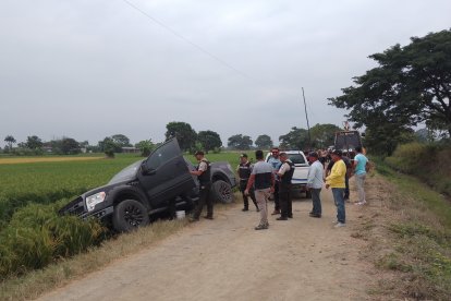 La camioneta en la que iba la víctima quedó encunetada en una vía de tercer orden.