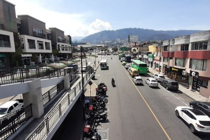 El hecho delictivo fue cometido en un reconocido centro comercial de Cumbayá, sector de la parroquia Tumbaco, en el oriente de Quito.