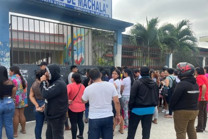 La incertidumbre reinaba entre padres de familia de establecimiento educativo de Machala.