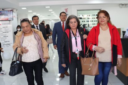 Las mujeres viajaron a Quito en avión. Su vuelo tuvo inconvenientes en el aire. Temían no llegar a la prueba.