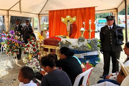 Los restos de Cristhian Ortiz eran velados en su domicilio, en el barrio 24 de Mayo.