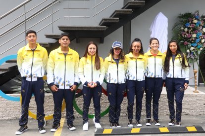 David Hurtado, David Farinango, Glenda Morejón, Rosalba Chacha, Mary Granja, Elizabeth Bravo y Silvia Ortiz, parte de la delegación ecuatoriana durante la despedida oficial.