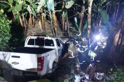 Los dos hombres circulaban en una camioneta blanca cuando fueron atacados.