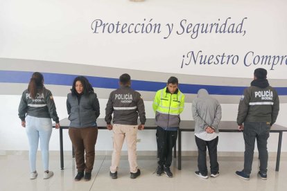 Uno de los detenidos tiene antecedentes penales por asesinato y el menor de edad también participó en un robo a inicios de este año.