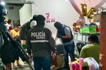 La policía levantó pistas en medio de un allanamiento
