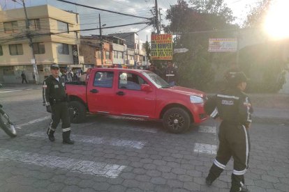 En este vehículo se encontraba la víctima cuando ocurrió el ataque, en el sector Calderón, del norte de Quito.