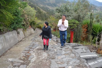 Los visitantes pueden caminar por senderos y observar las bondades naturales.