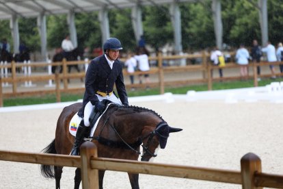 El jinete ecuatoriano Ronald Zabala junto a su binomio Forever Young Wundermaske.