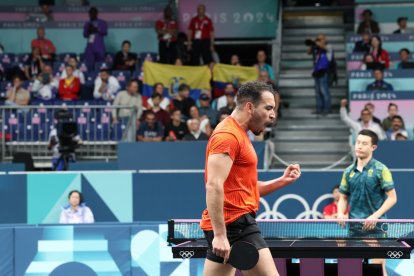 El microtenista guayaquileño celebró por fin en una cita olímpica, tras irse de Tokio 2020 sin victorias.