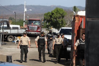 Agentes policiales fueron al sitio al conocer lo sucedido.