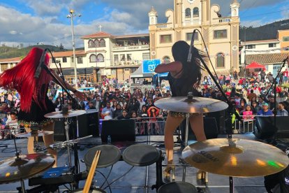 "Las polleritas" que utilizan son un clásico en ellas, ya que dicen que esto representa a la cultura del Austro
