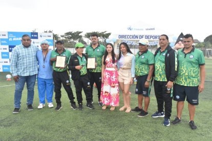 La Liga El Guasmo inauguró sus torneos en varias categorías.