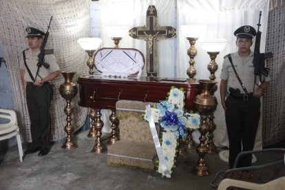 El velorio de Quimí se desarrolló con custodia policial, en el Guasmo, en la misma zona donde fue el crimen.