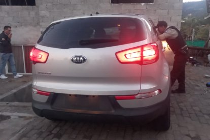 Este es uno de los autos recuperados por miembros de la Policía Judicial.