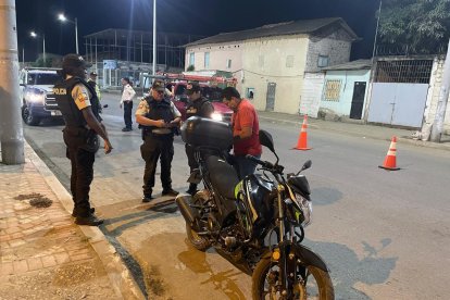 Después del ataque a los policías, compañeros de la entidad del orden hicieron un operativo.