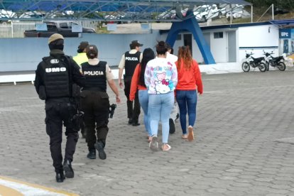 Las personas fueron aprehendidas en Loja.