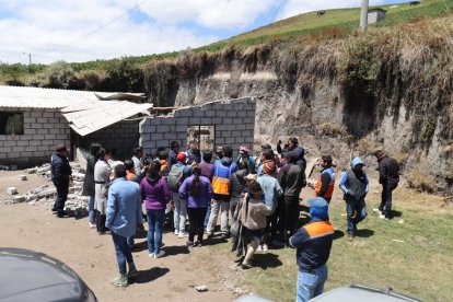 Así de destruida quedó la casa donde fallecieron los padres.