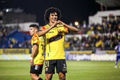 Eduard Bello marcó un golazo en el debut con Barcelona.