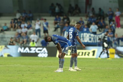 Los jugadores de Emelec no pudieron reaccionar ante el resultado.