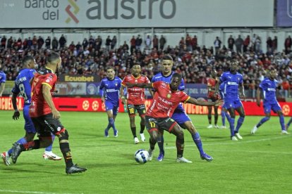 A los jugadores de Deportivo Cuenca les deben dos meses y medio de salario.