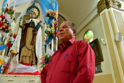 El abogado Julio Díaz tiene cada lunes una cita con san Jacinto, en la catedral de Yaguachi.