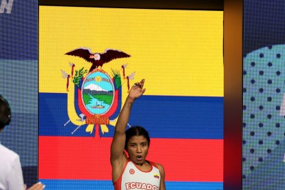 Lucía Yépez, victoriosa en semifinales de la lucha libre de París 2024