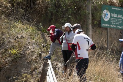 Familiares se dividieron en grupos para en contra a Luis Alejandro Ortiz Imbaquingo